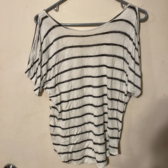 Woman’s mud black and white striped top size small - Picture 3 of 3